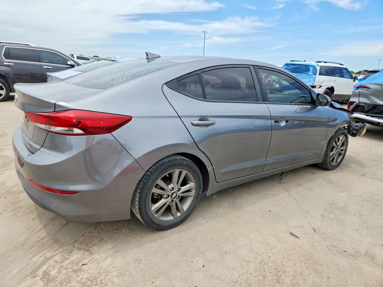 2018 Hyundai Elantra Sel - Фото 3