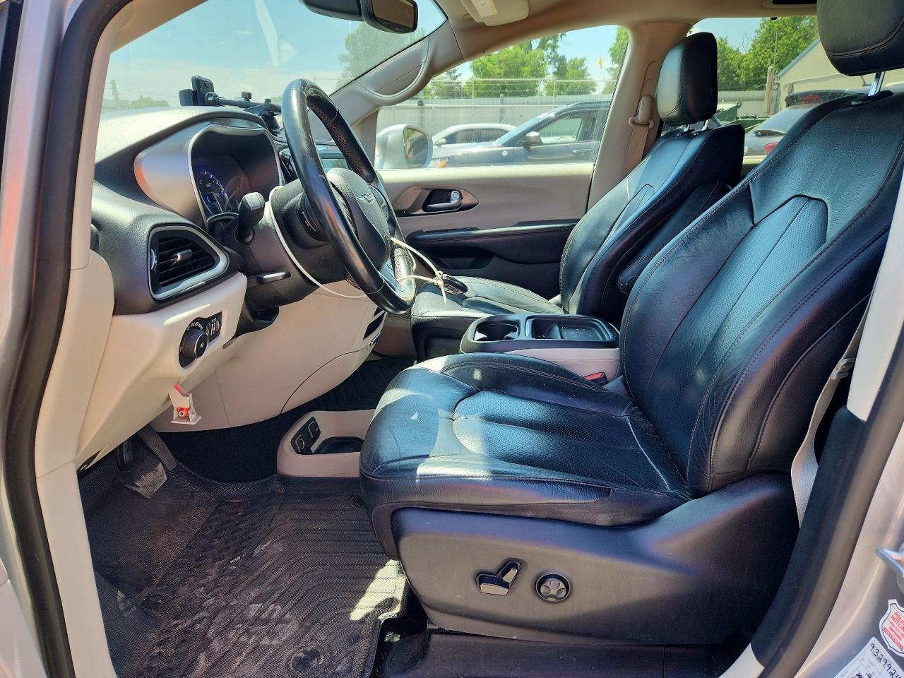 2020 Chrysler Pacifica Touring L - Image 7