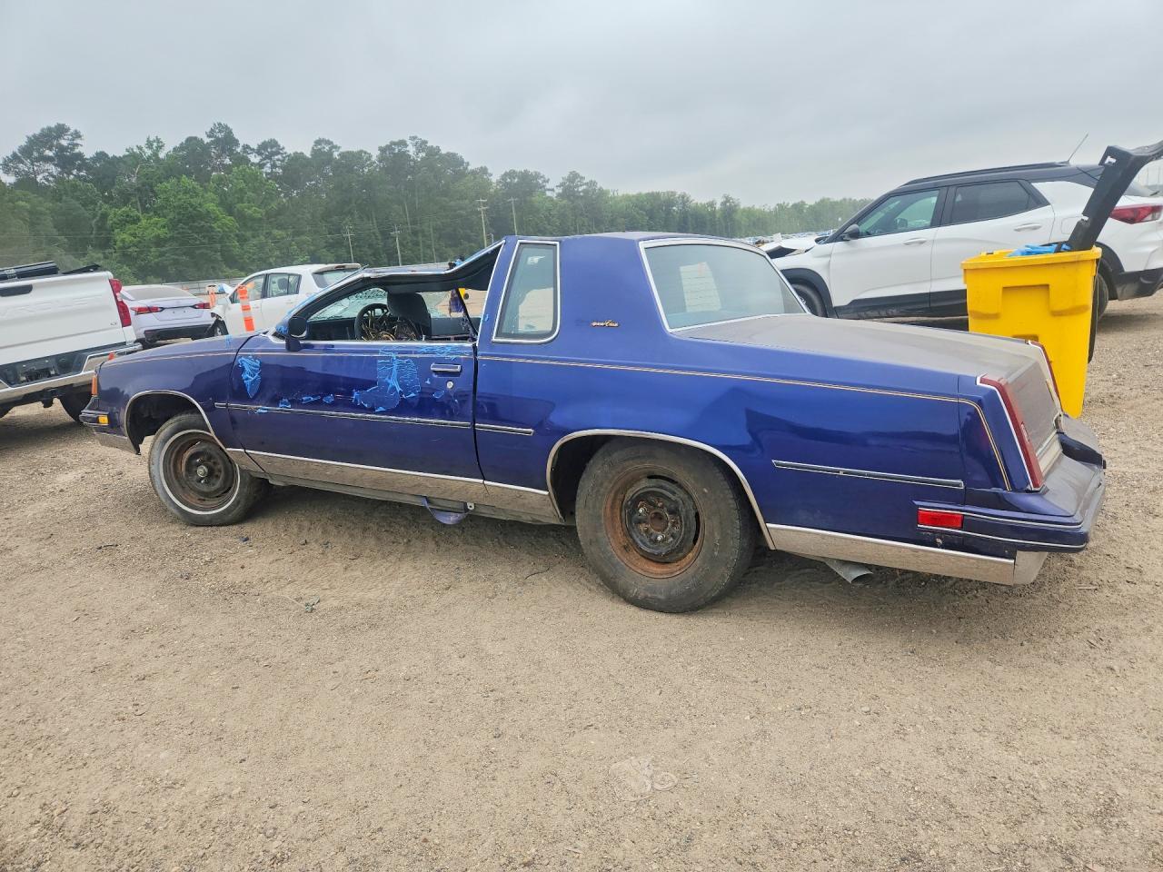 1988 Oldsmobile Cutlass Supreme Classic - Image 2