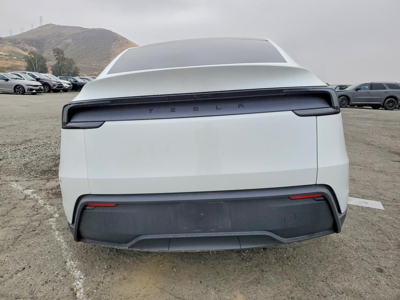 2026 Tesla Model Y - Фото 6