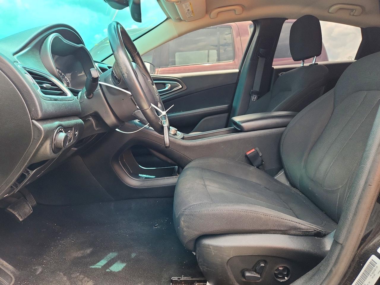 2015 Chrysler 200 Limited - Image 7