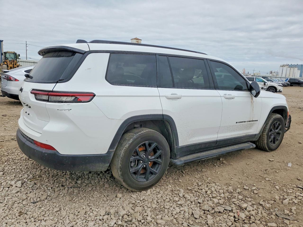 2024 Jeep Grand Cherokee L Laredo - Image 3