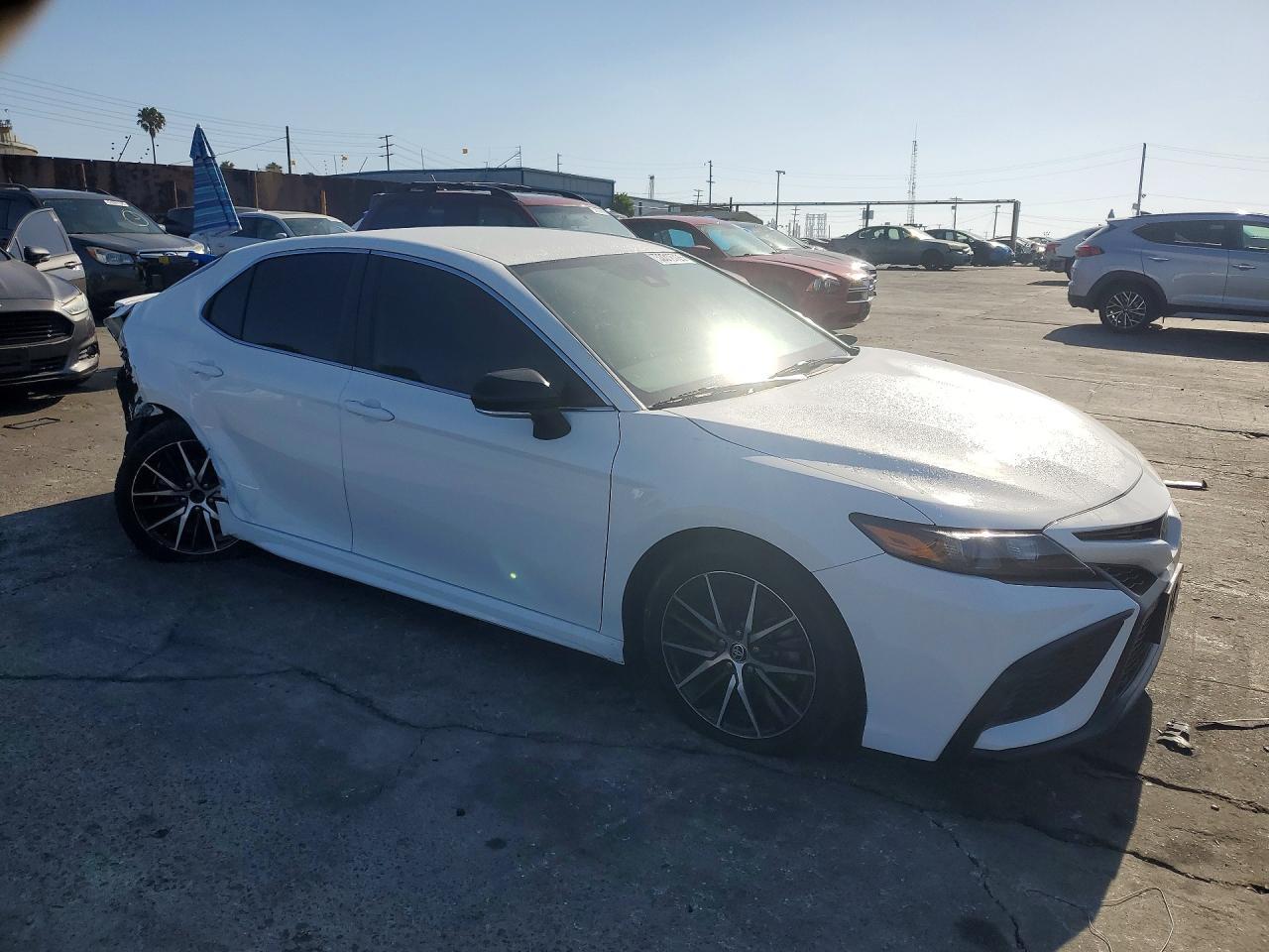 2023 Toyota Camry Se - Image 4