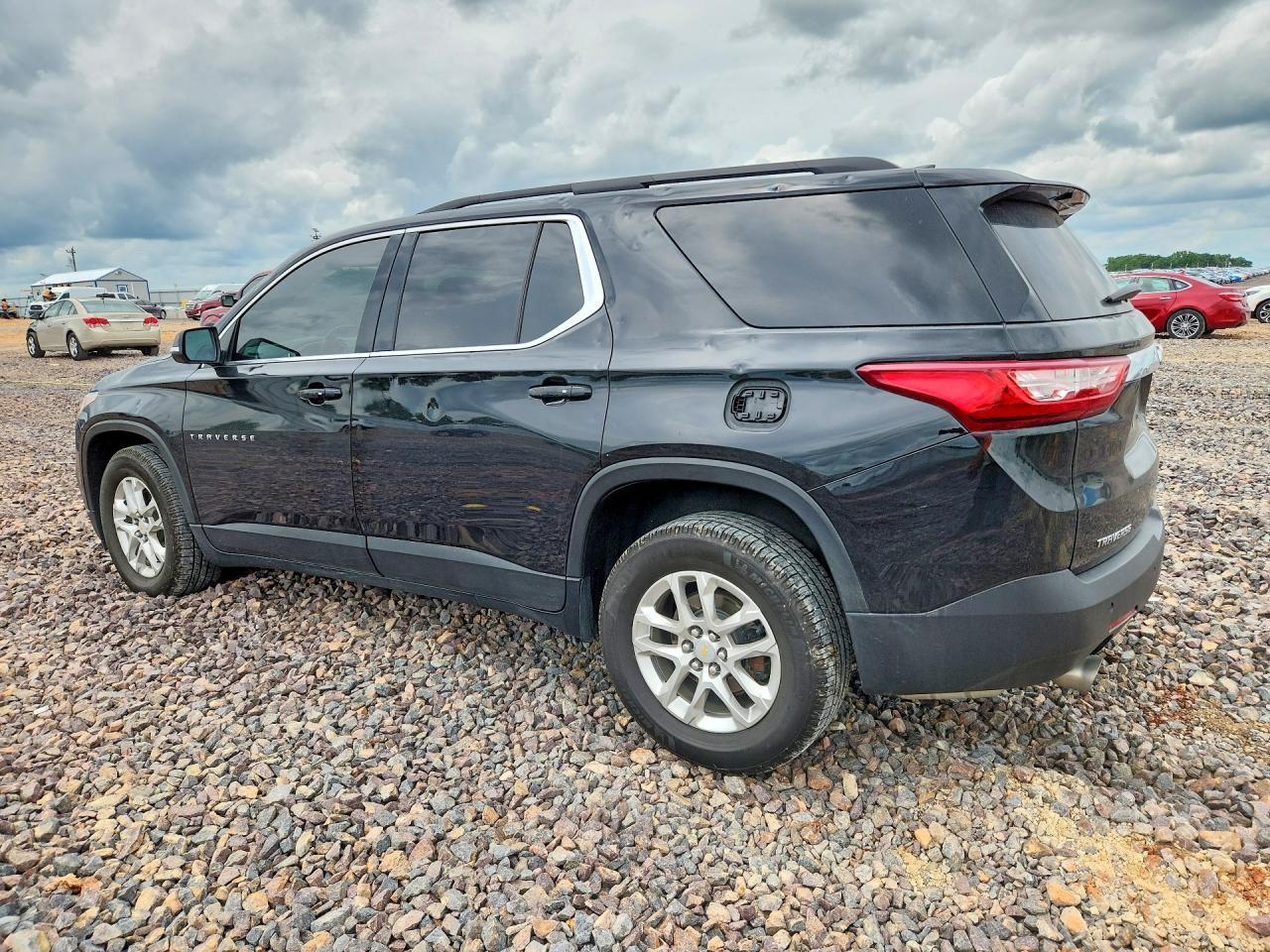 2021 Chevrolet Traverse - Фото 2