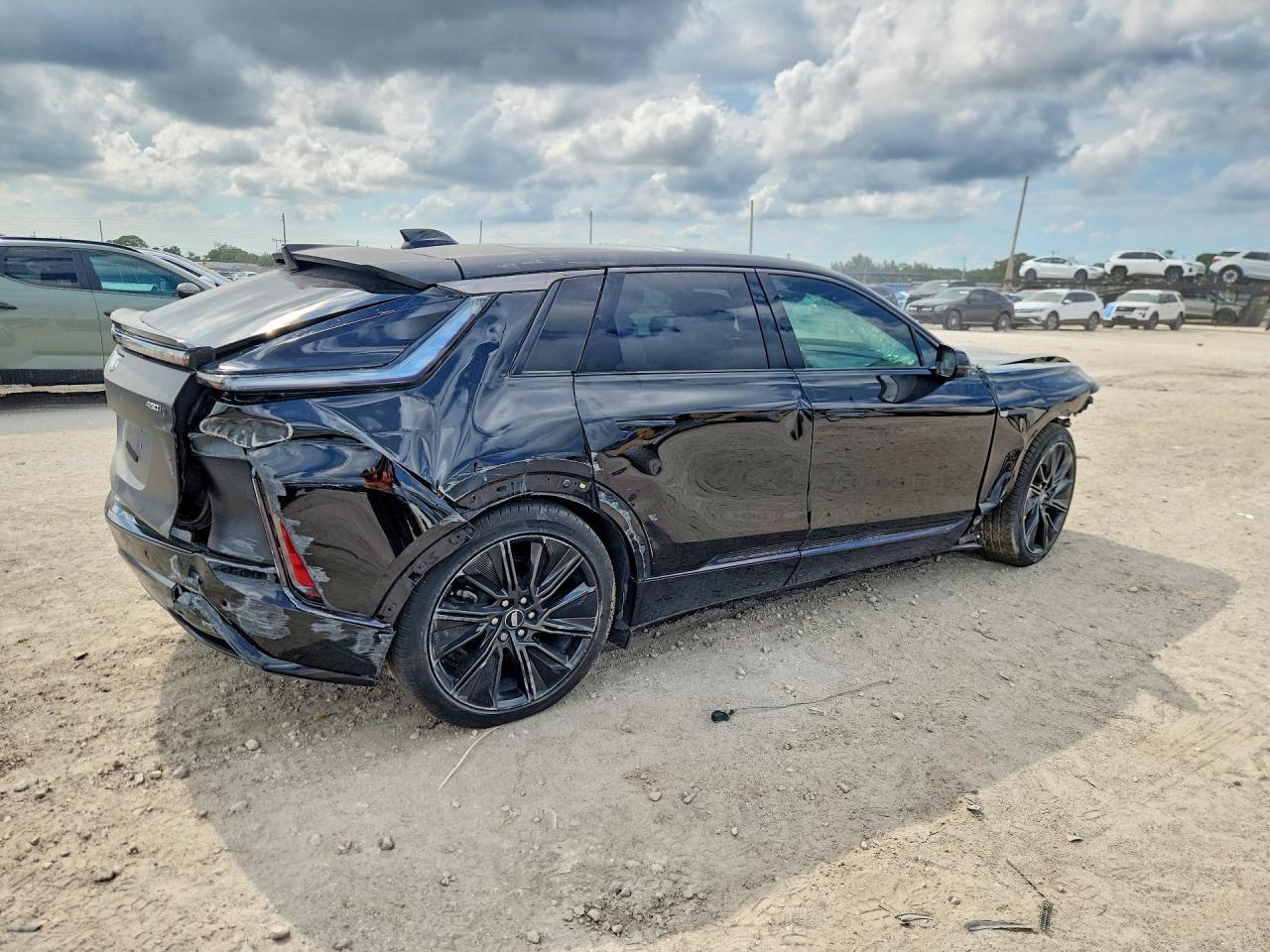 2024 Cadillac Lyriq Sport - Image 3
