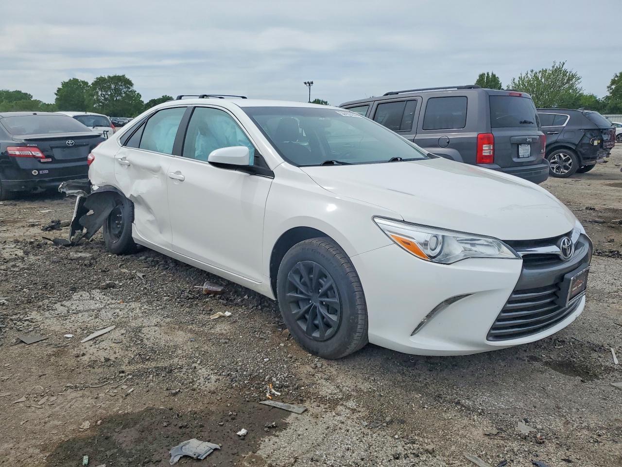 2016 Toyota Camry Le - Image 4