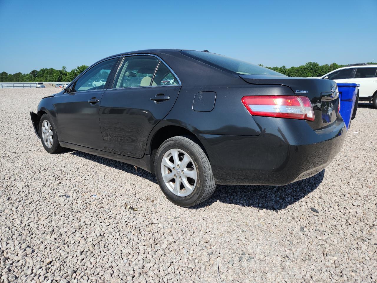 2011 Toyota Camry Le - Фото 2