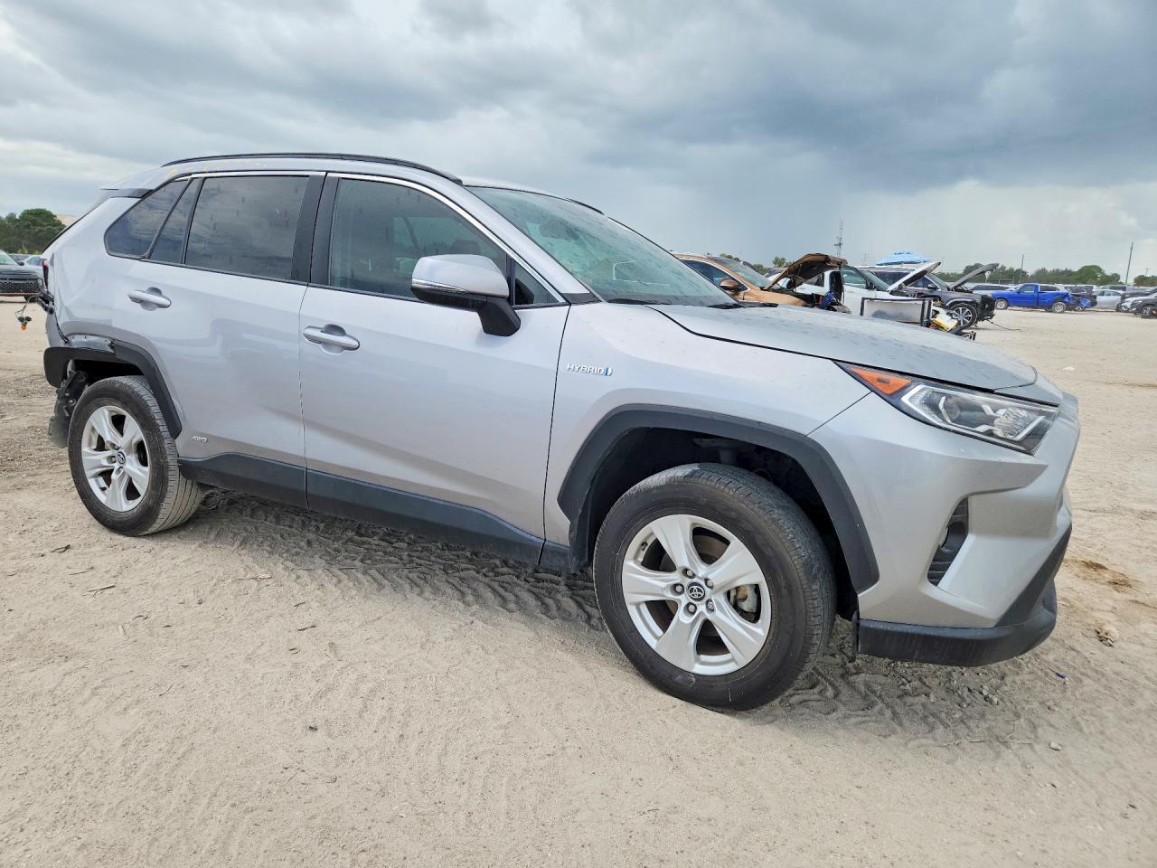 2020 Toyota Rav4 Hybrid Xle - Фото 4