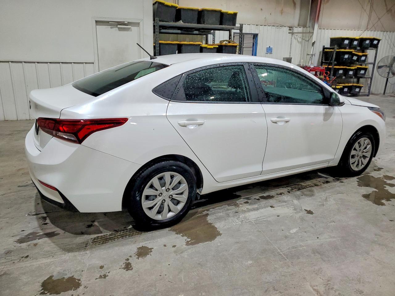 2022 Hyundai Accent Se - Фото 3