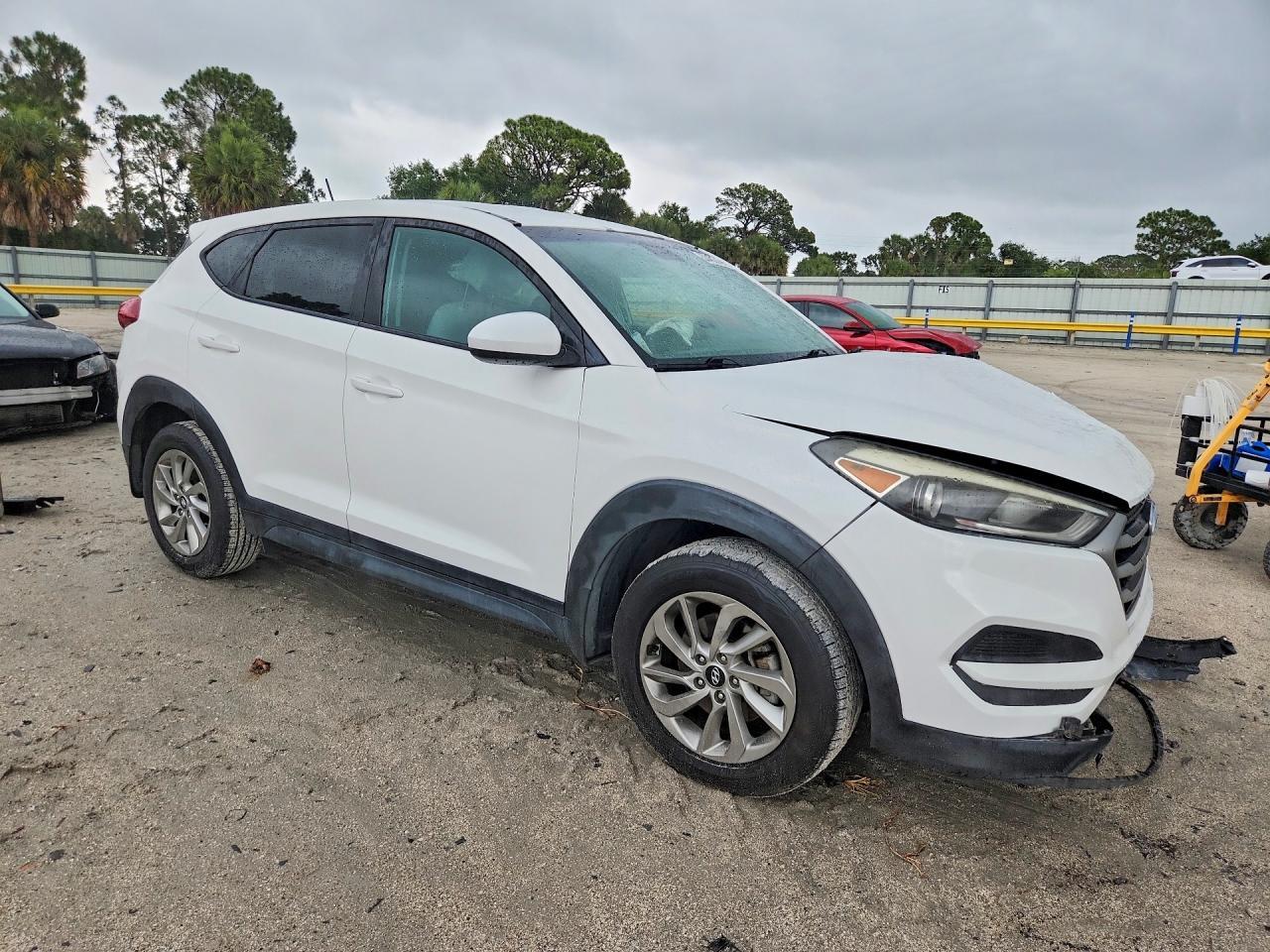 2017 Hyundai Tucson - Image 4