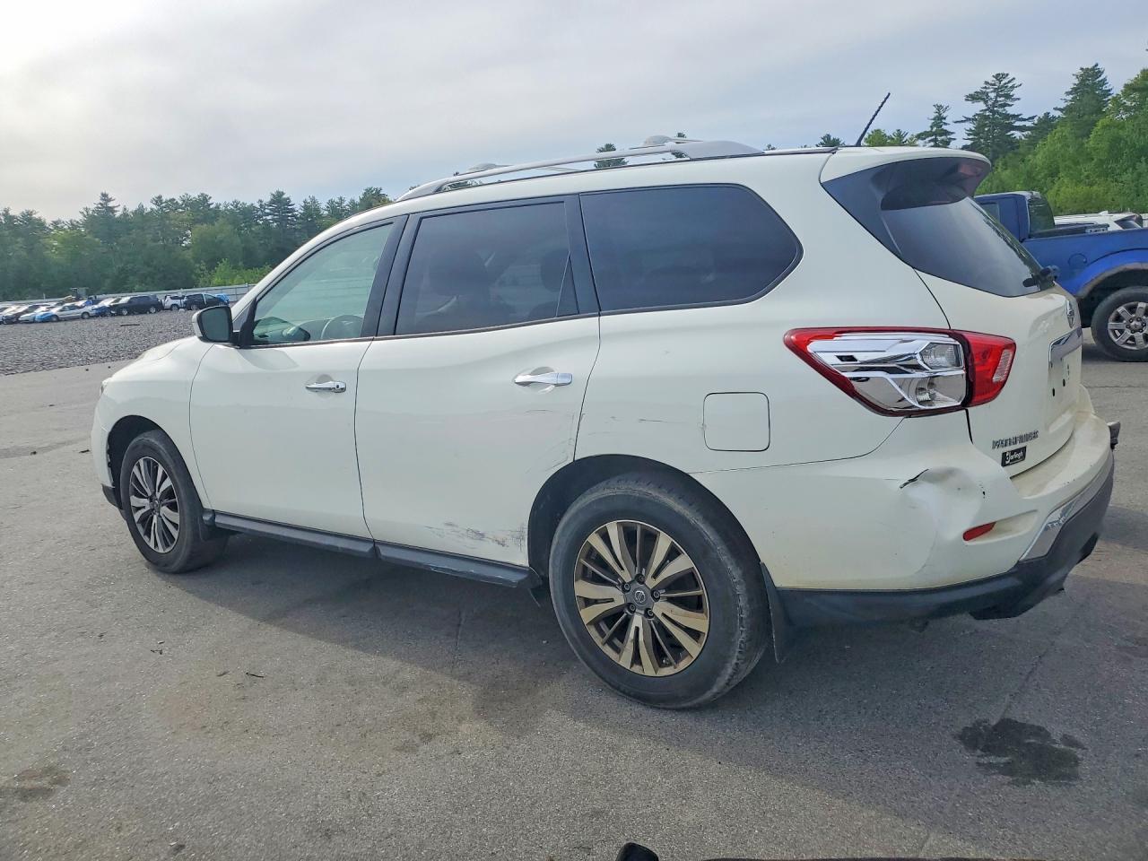 2018 Nissan Pathfinder S - Фото 2