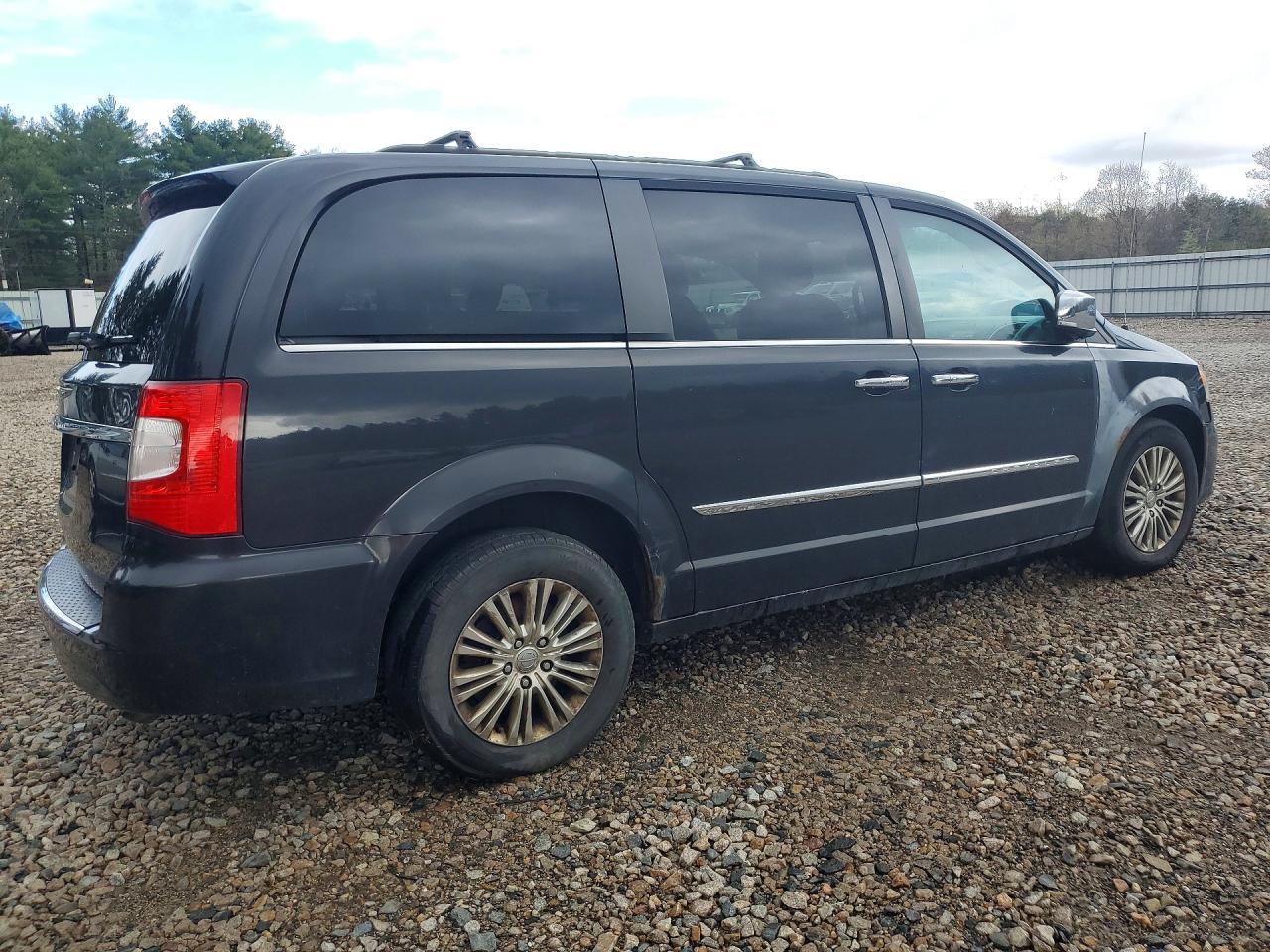 2015 Chrysler Town & Country Touring L - Фото 3