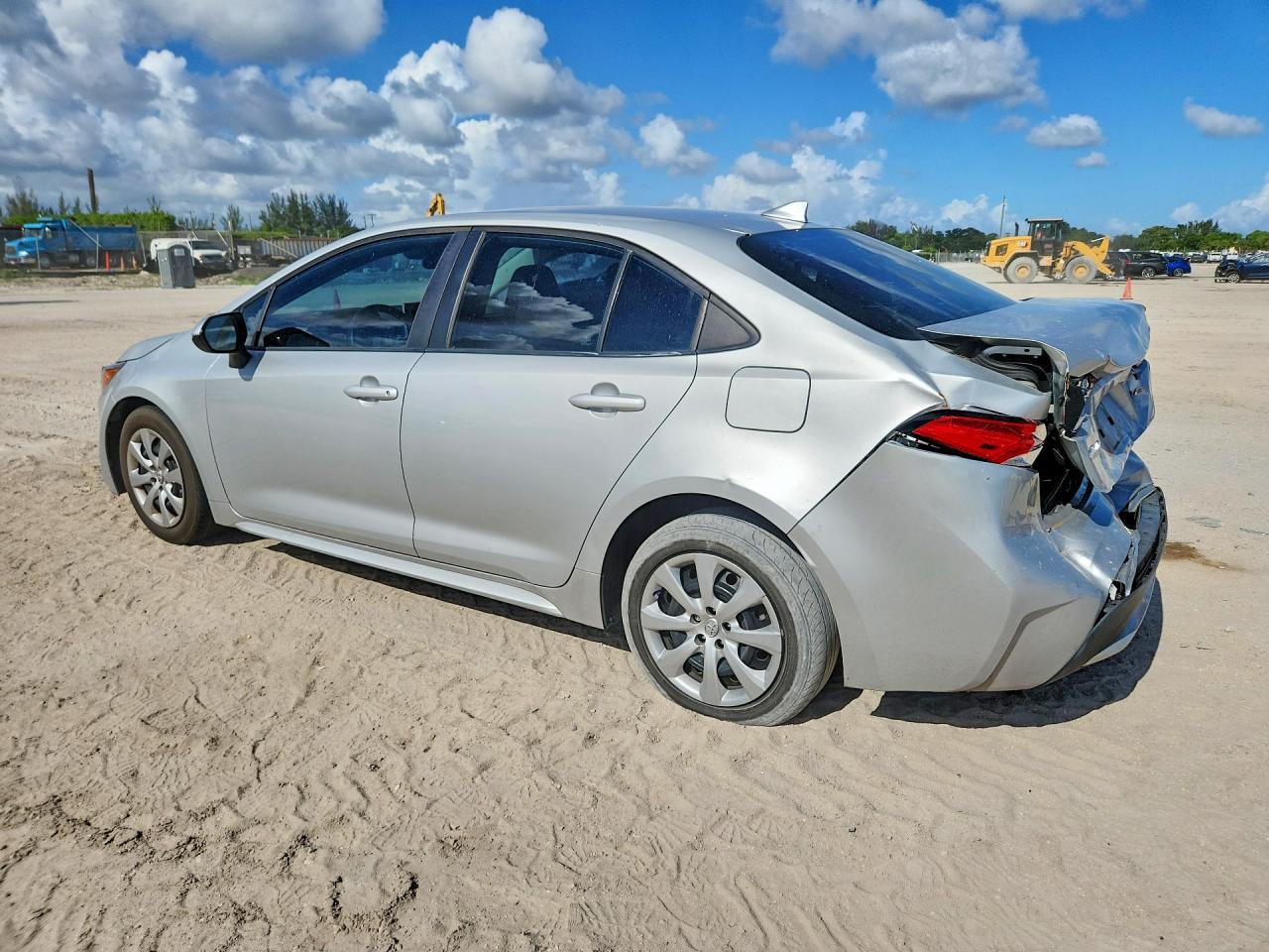 2021 Toyota Corolla Le - Фото 2