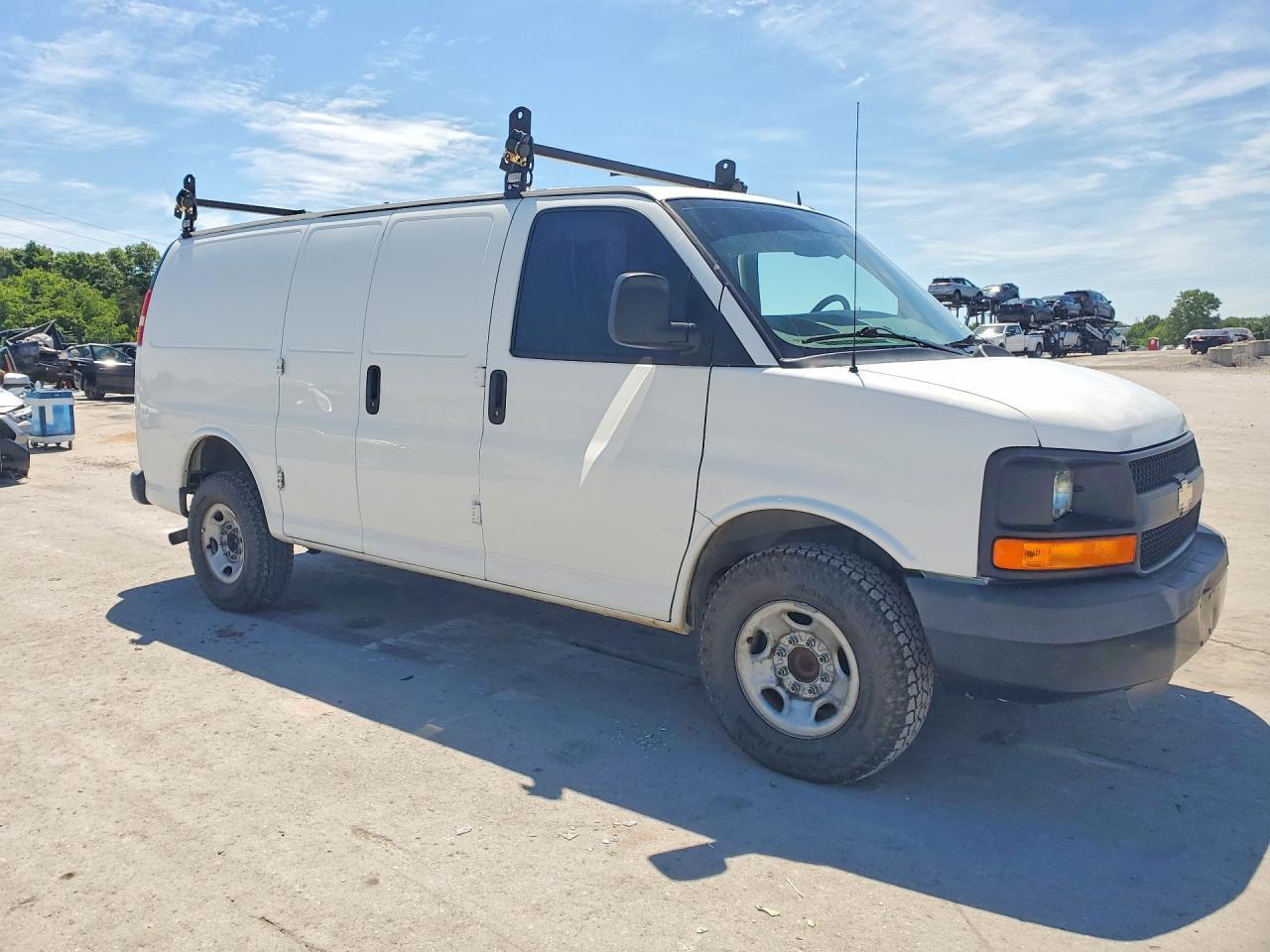 2015 Chevrolet Express 2500 Cargo Delivery Van - Image 4
