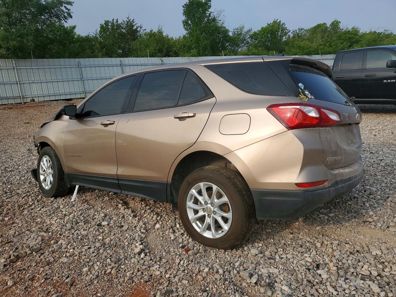 2019 Chevrolet Equinox Ls - Фото 2