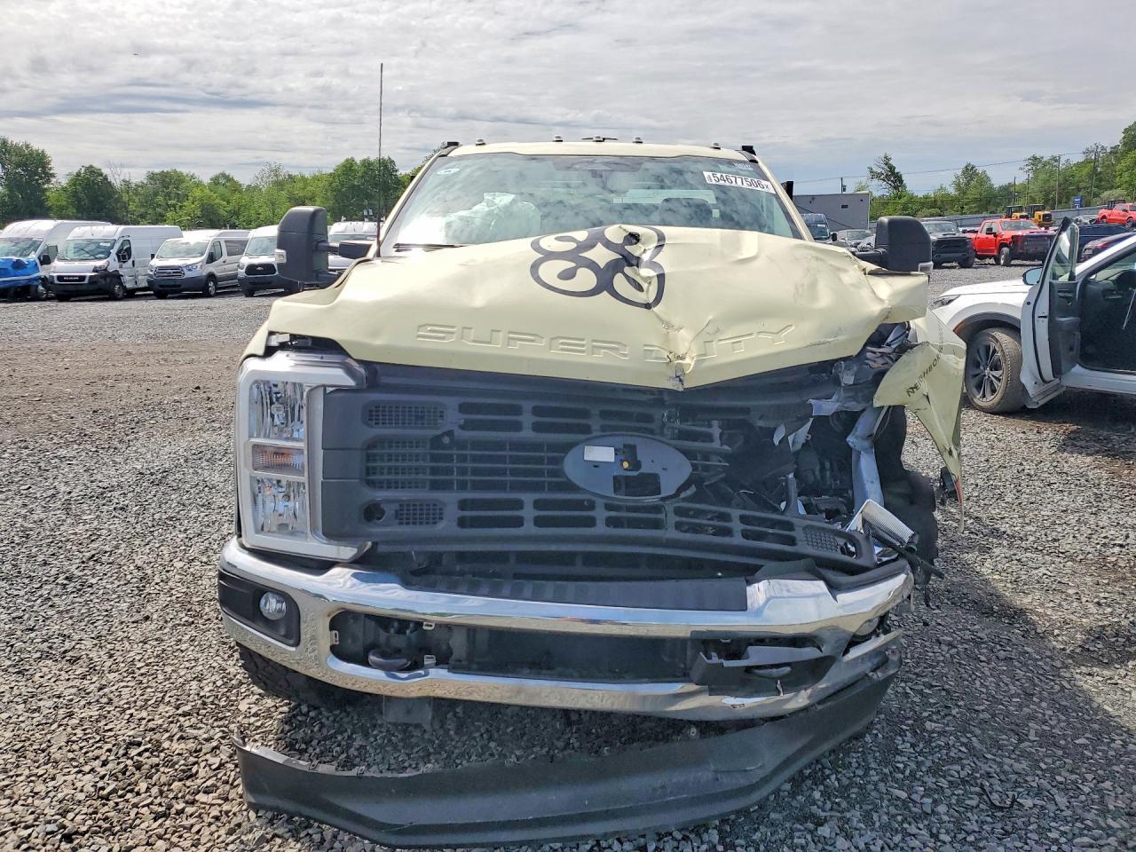 2023 Ford F350 Super Duty - Фото 5