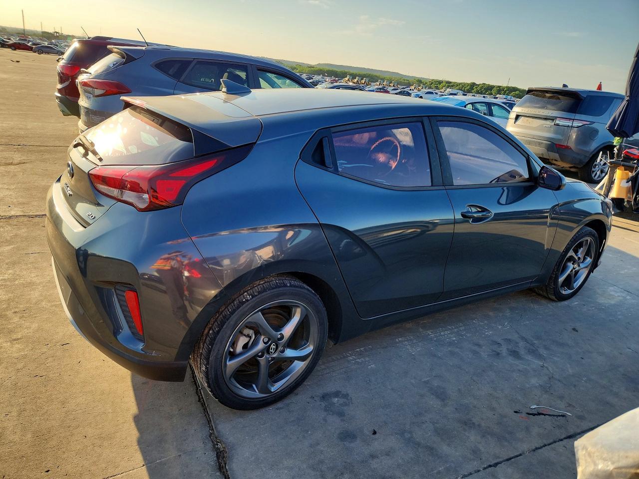 2020 Hyundai Veloster 2.0L - Image 3