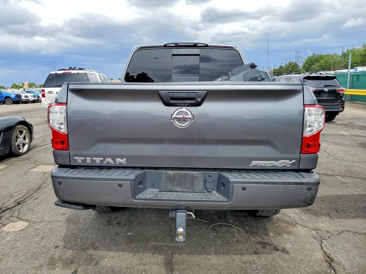 2017 Nissan Titan Pro-4X - Image 6