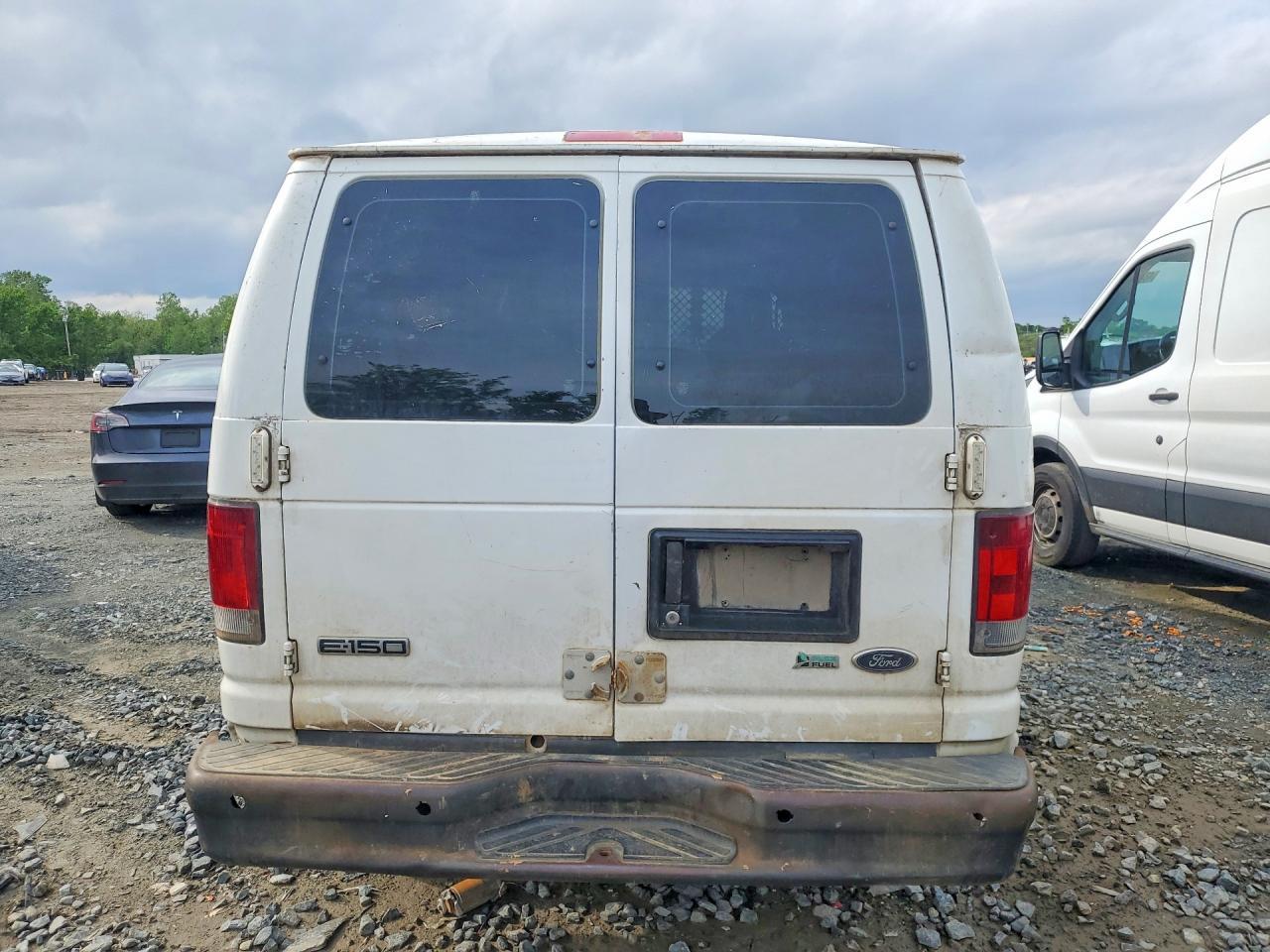 2010 Ford Econoline E150 Van - Фото 6