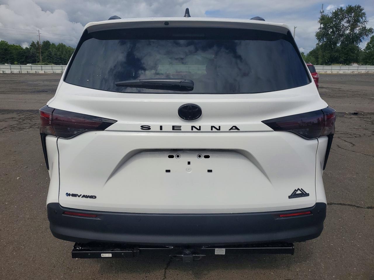 2026 Toyota Sienna Woodland Edition - Фото 6
