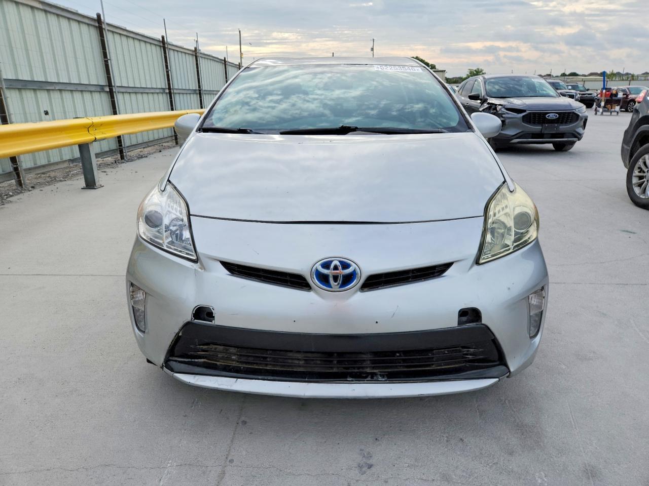 2015 Toyota Prius Two - Фото 5