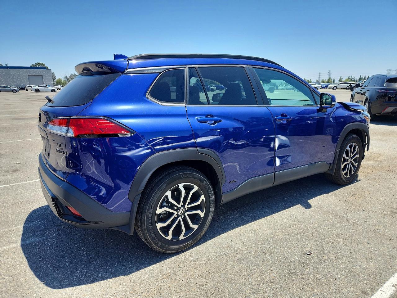 2023 Toyota Corolla Cross Hybrid Se - Image 3