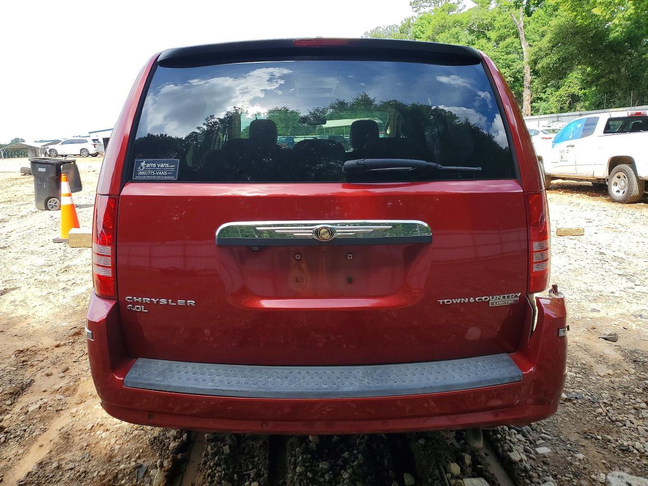 2010 Chrysler Town & Country Limited - Фото 6