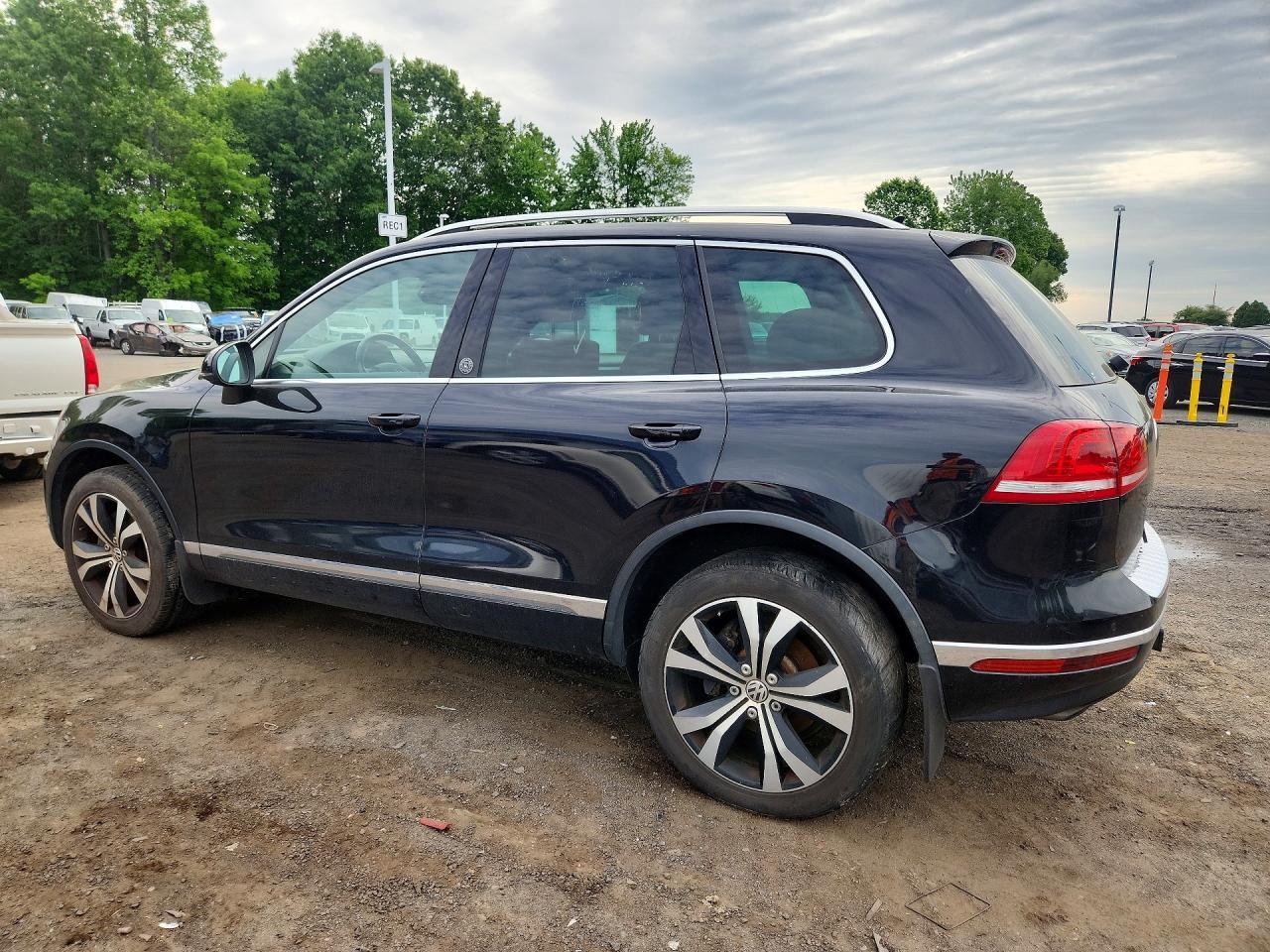 2017 Volkswagen Touareg Wolfsburg - Image 2