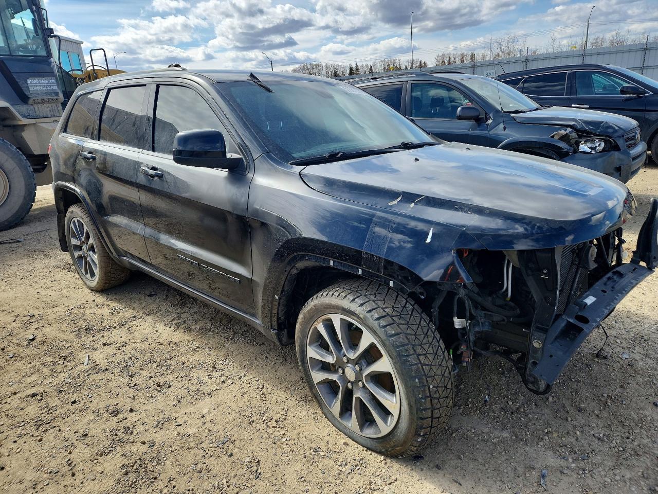 2017 Jeep Grand Cherokee Laredo - Image 4