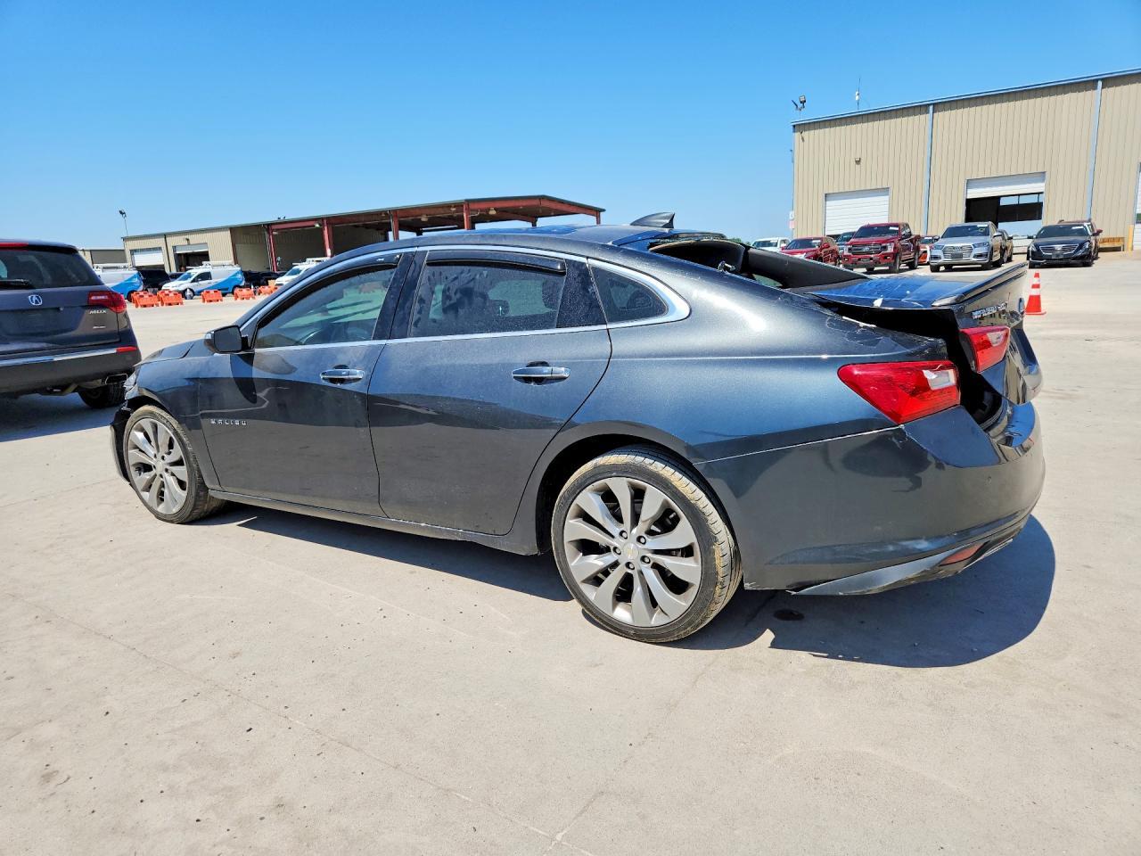 2017 Chevrolet Malibu Premier - Фото 2