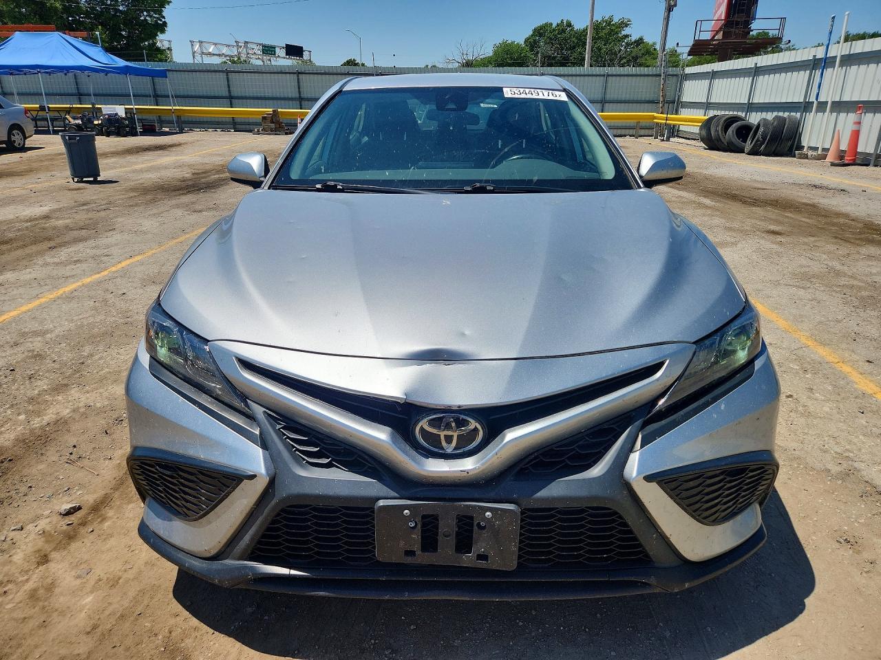 2021 Toyota Camry Se - Фото 5
