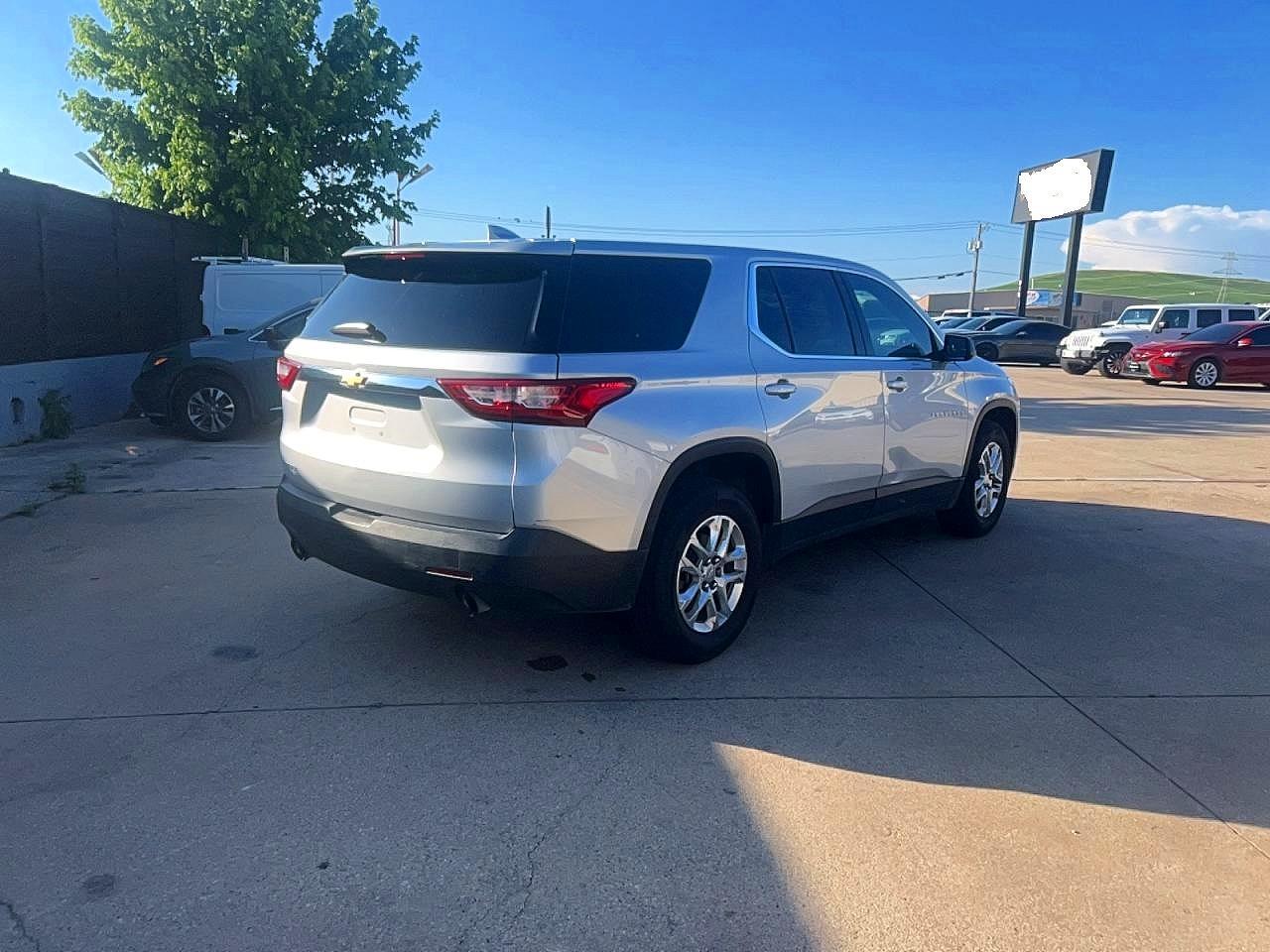 2020 Chevrolet Traverse Ls - Фото 4