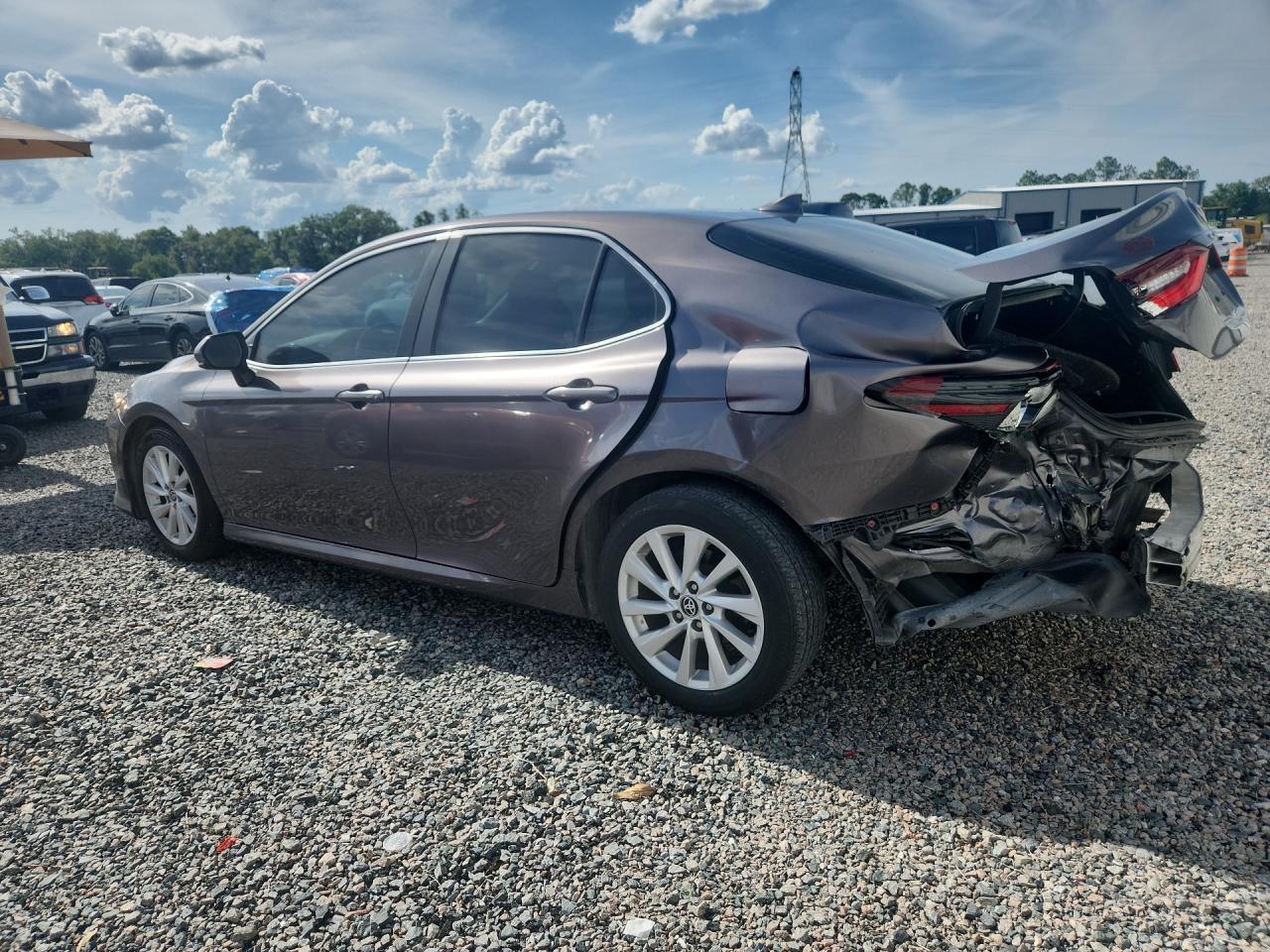 2022 Toyota Camry Le - Фото 2