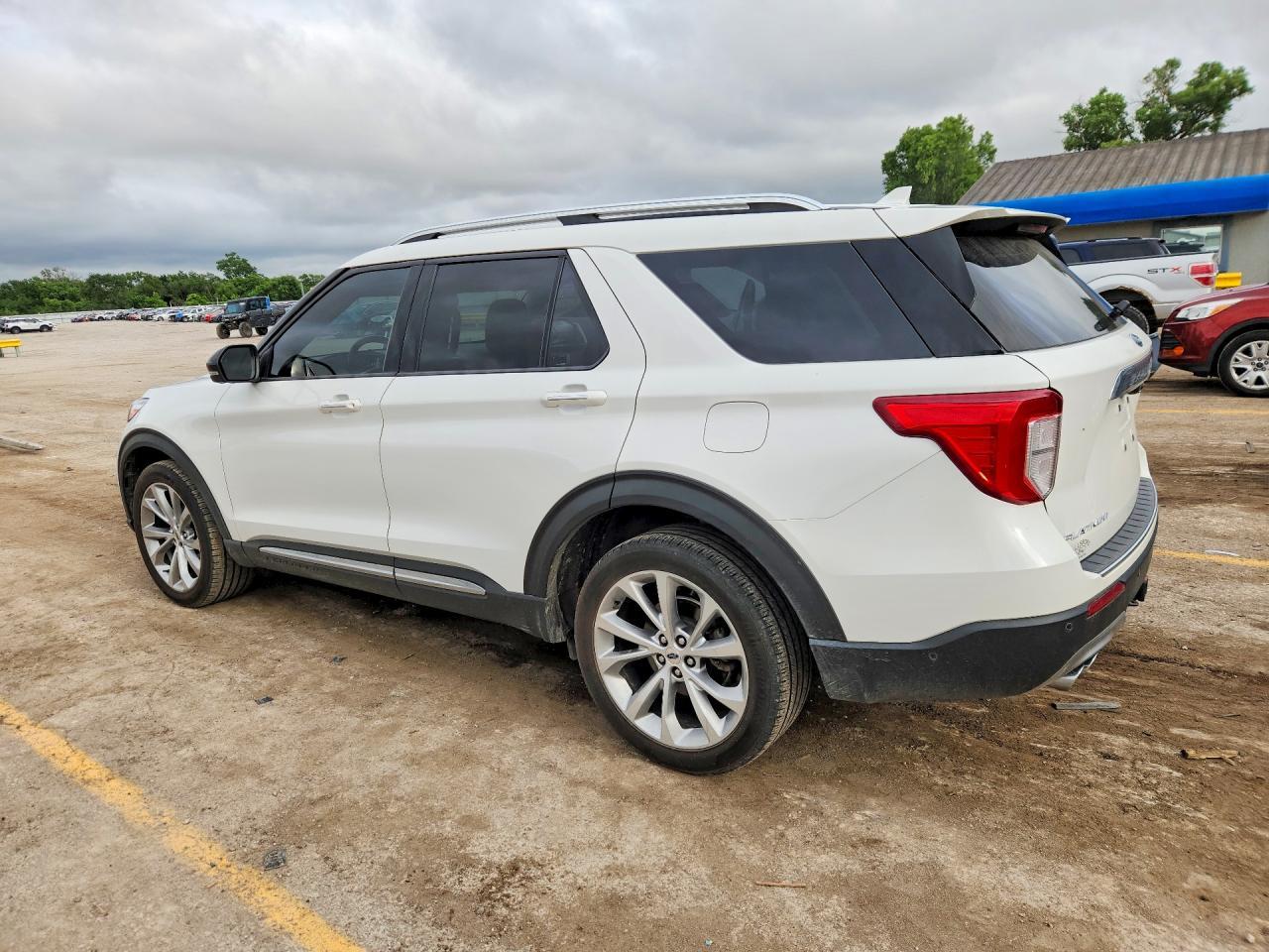 2021 Ford Explorer Platinum - Image 2