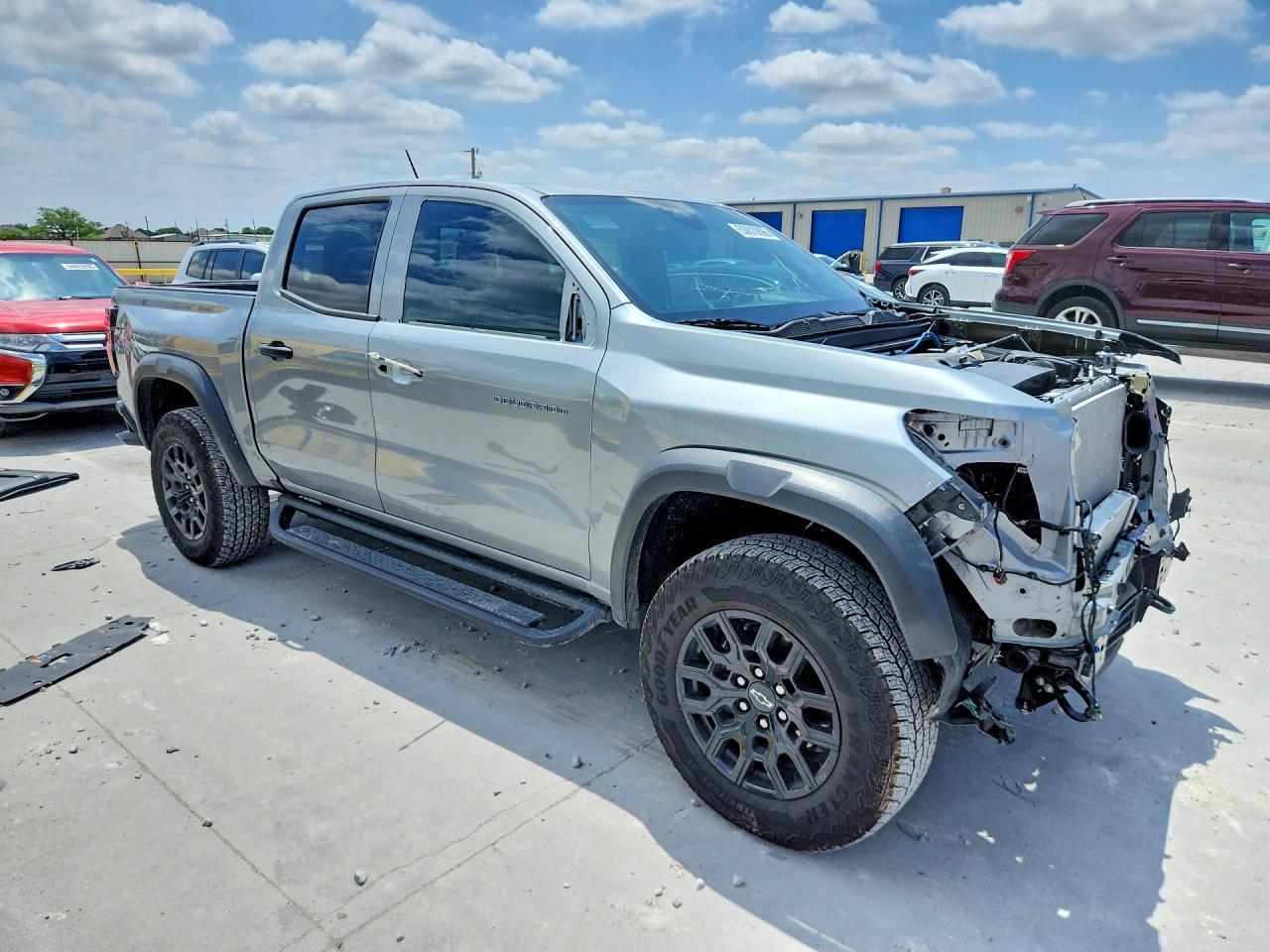 2025 Chevrolet Colorado Trail Boss - Image 4