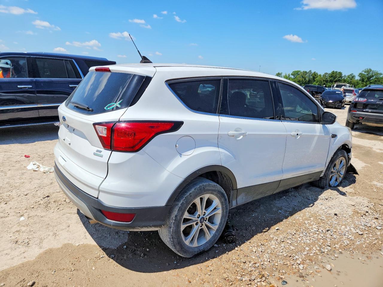 2019 Ford Escape S - Image 3