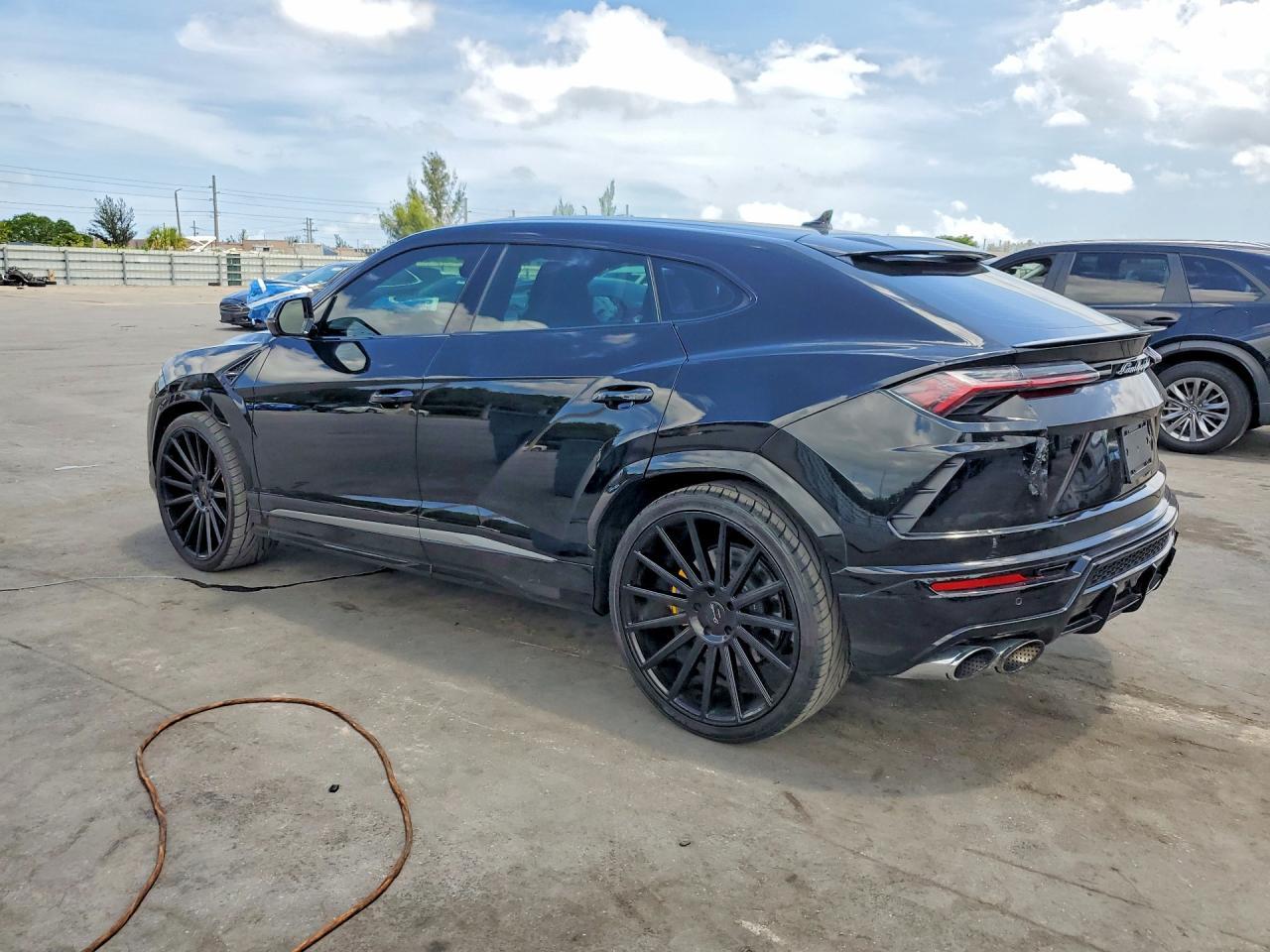 2020 Lamborghini Urus - Image 2