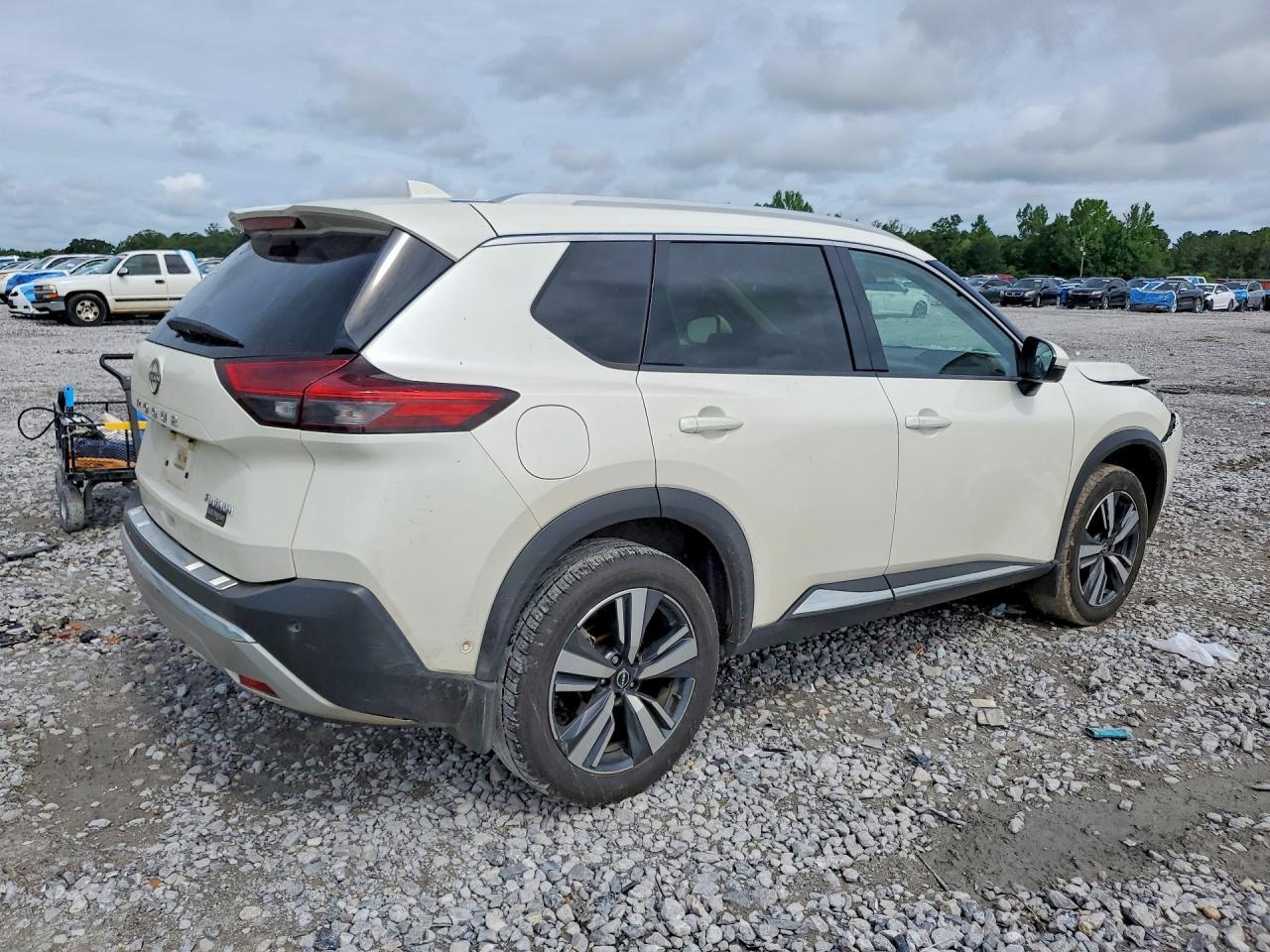 2023 Nissan Rogue Platinum - Фото 3