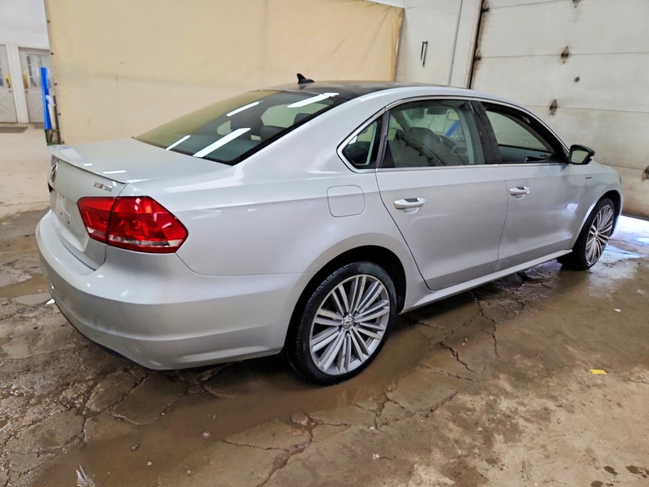 2015 Volkswagen Passat Se - Фото 3