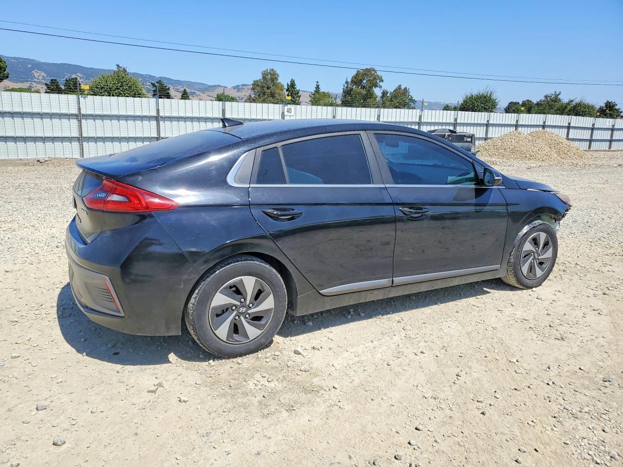 2019 Hyundai Ioniq Sel - Image 3