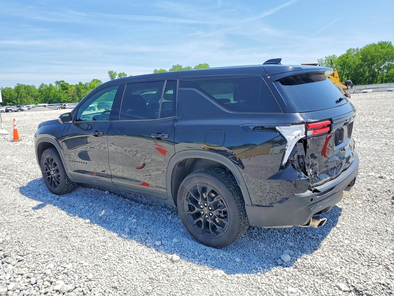 2024 Chevrolet Traverse Ls - Фото 2