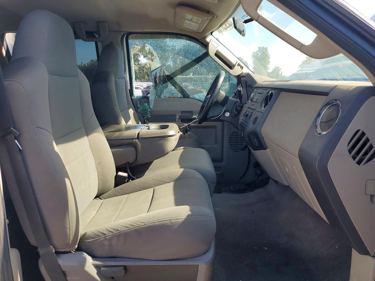 2010 Ford F250 - Фото 7