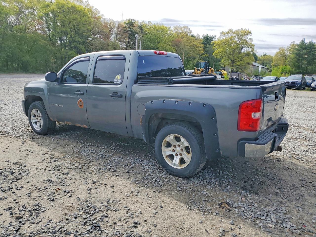 2011 Chevrolet Silverado K1500 Hybrid - Image 2