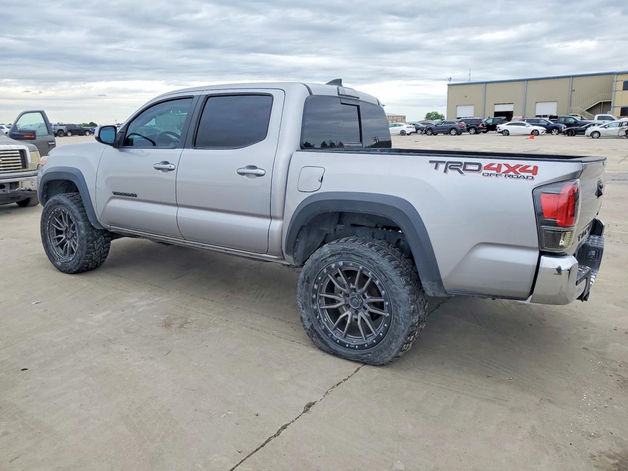 2019 Toyota Tacoma - Фото 2