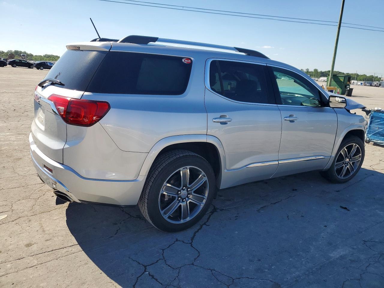 2017 GMC Acadia Denali - Фото 3