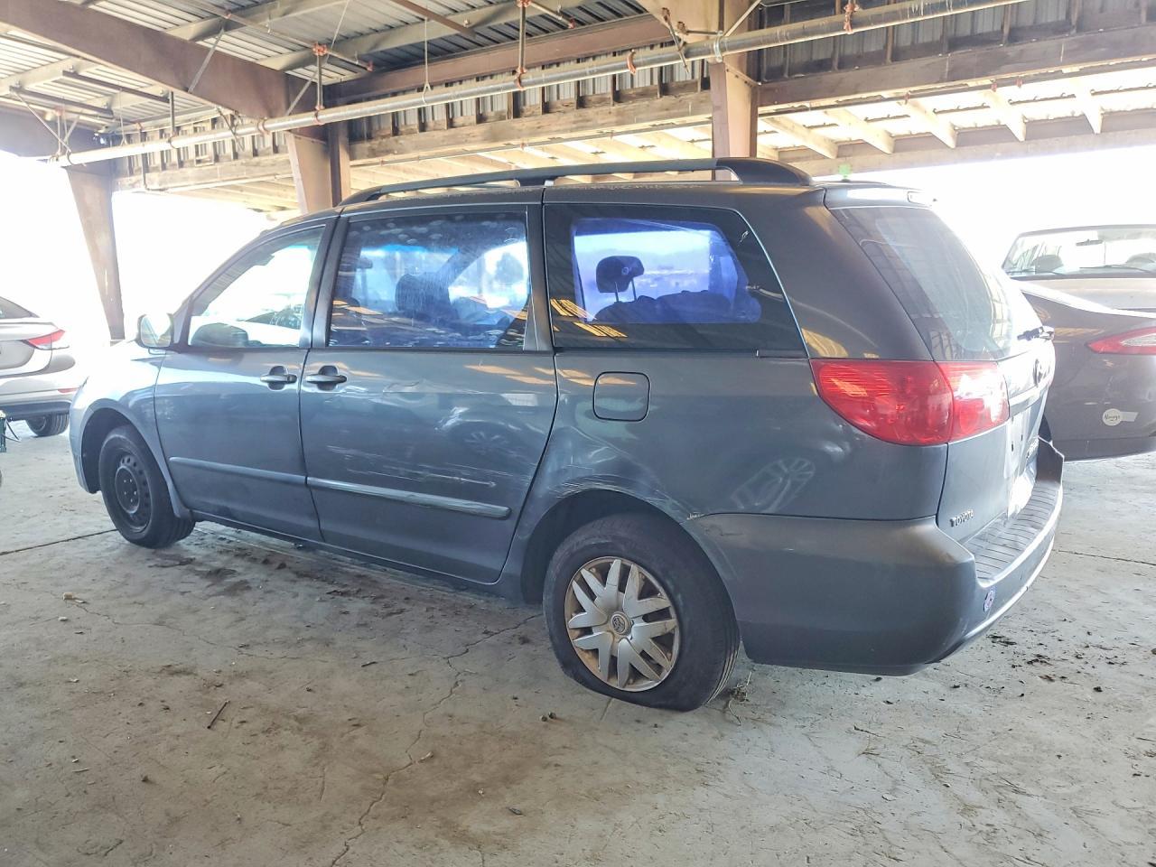 2006 Toyota Sienna Ce 8 Passenger - Фото 2