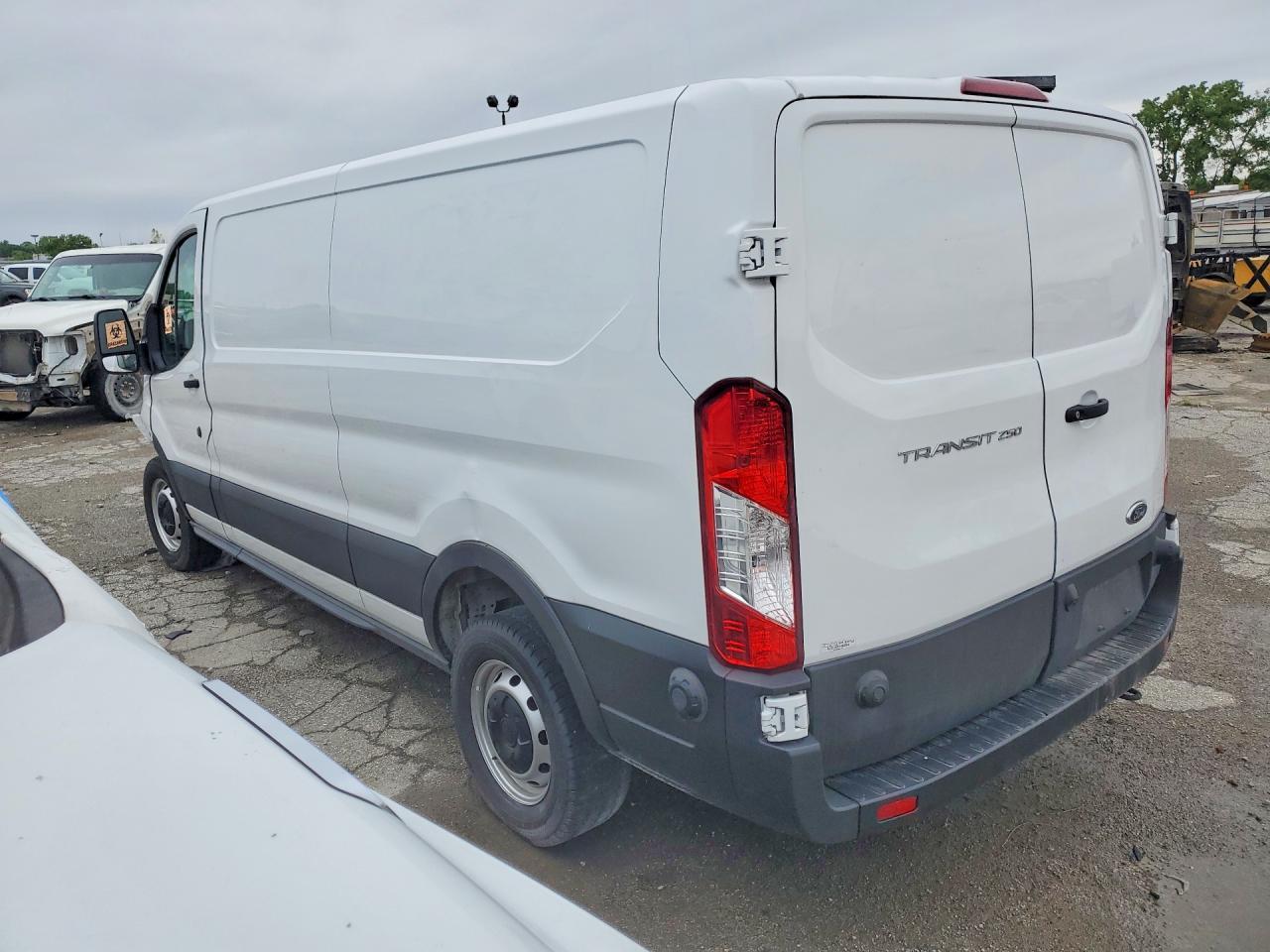 2024 Ford Transit 250 Utility / Service Van - Фото 2