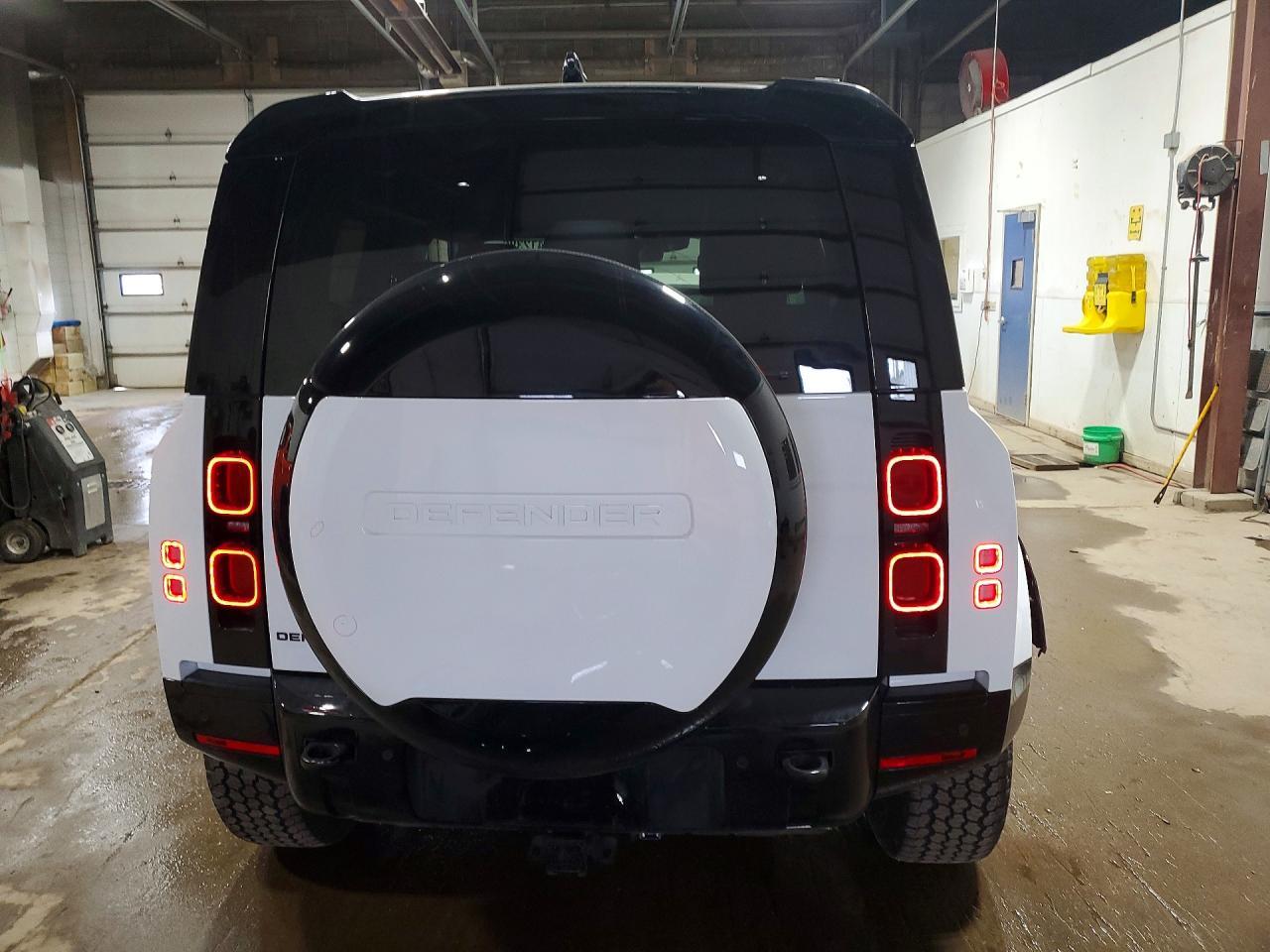 2025 Land Rover Defender 90 X-Dynamic Se - Фото 6