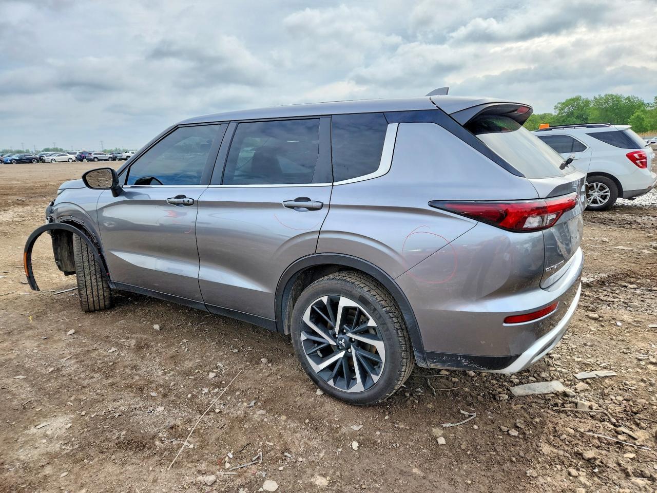 2022 Mitsubishi Outlander Se - Фото 2
