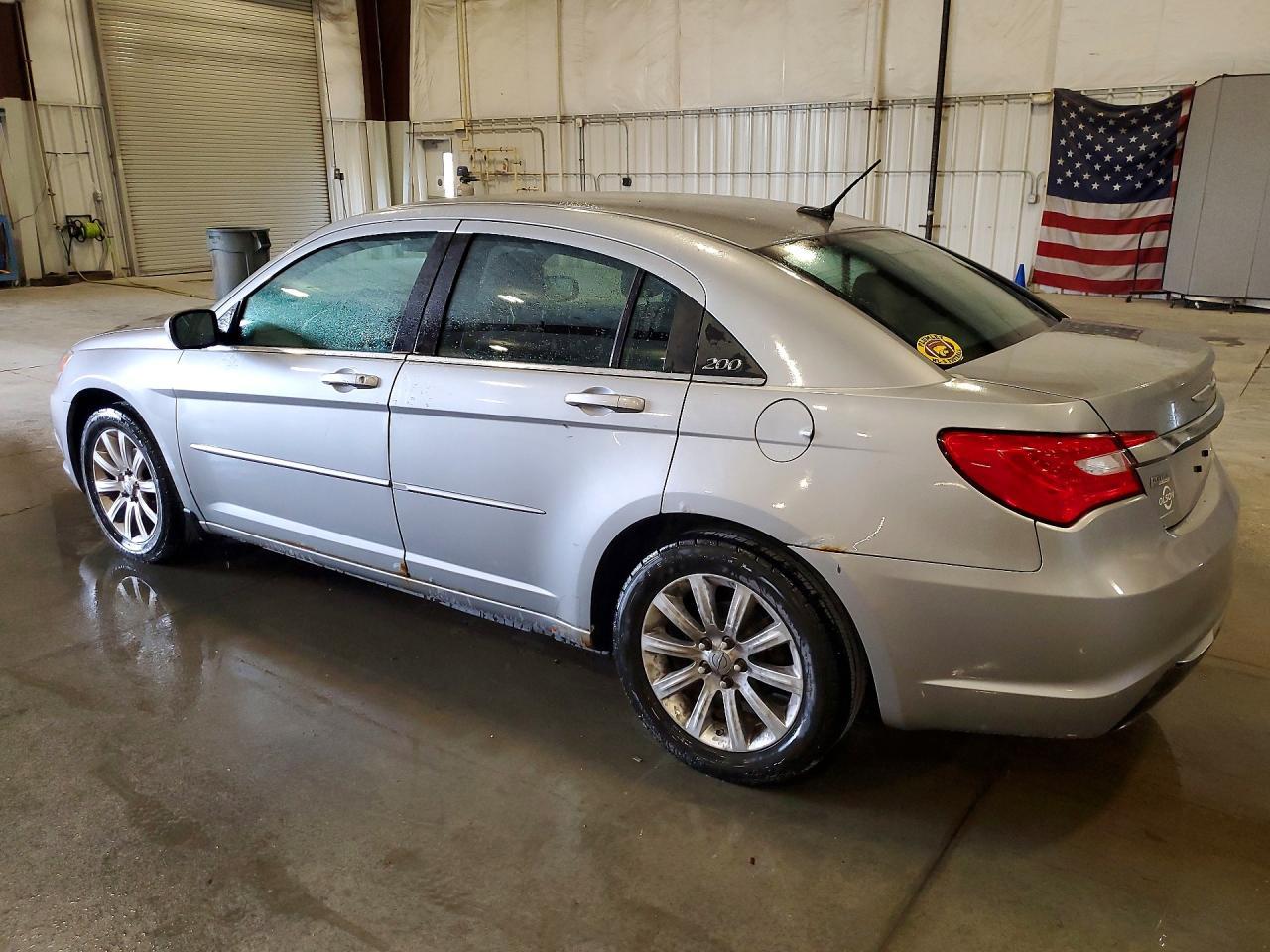 2013 Chrysler 200 Touring - Image 2
